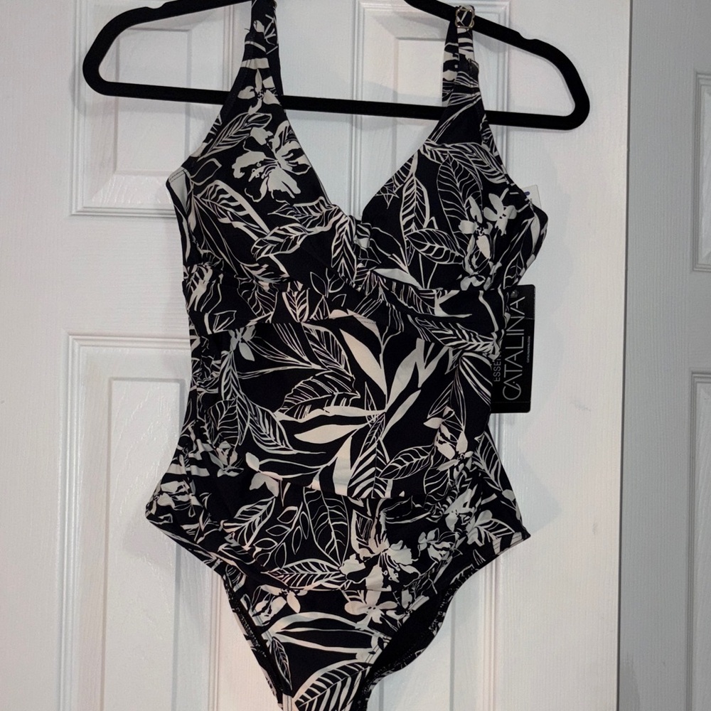 🌴Catalina Monochrome Leaf Print One Piece Swimsuit Size M(8-10)